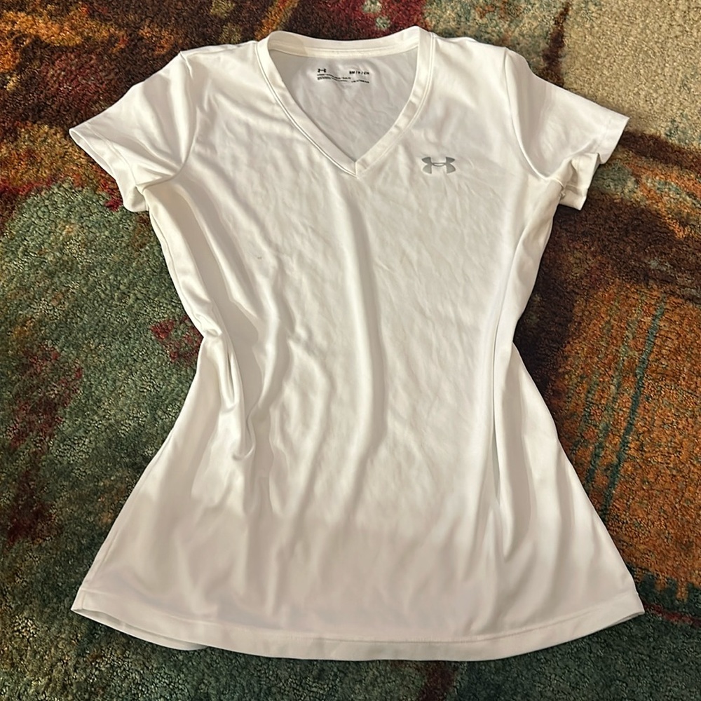 white under armour tee shirt